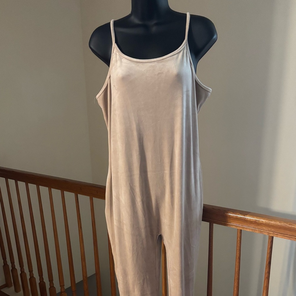 Very cute velour jumper. Spandex very stretchy!